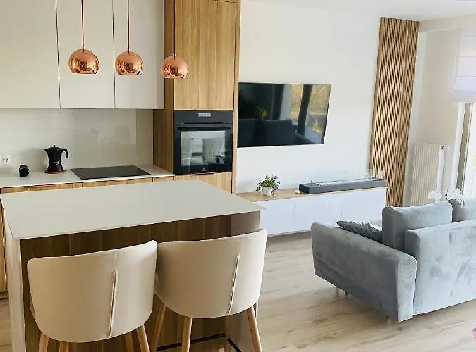 Luxury White Apartment In Park Lotnikow Краків, Польща
