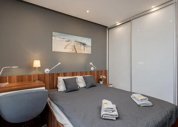Superior Apartment With Terrace & Free Parking Краків, Польща