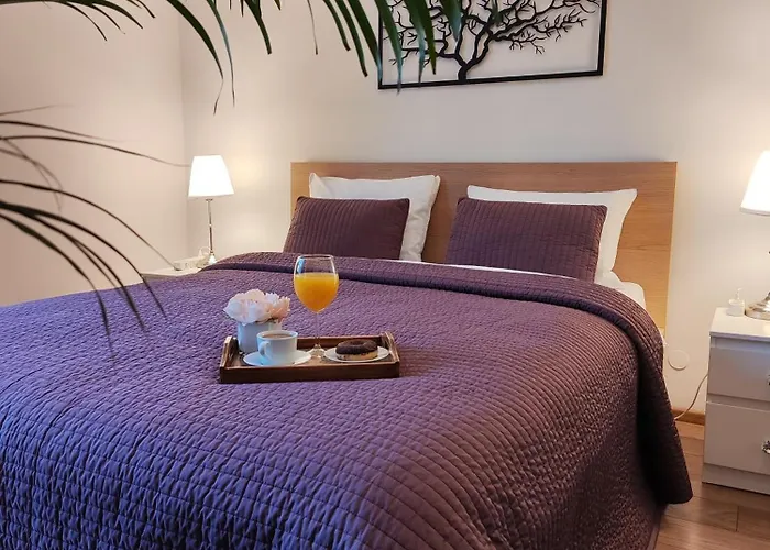 F-3 Krakow Rynek-Wawel O&P Apartfamily, Польща