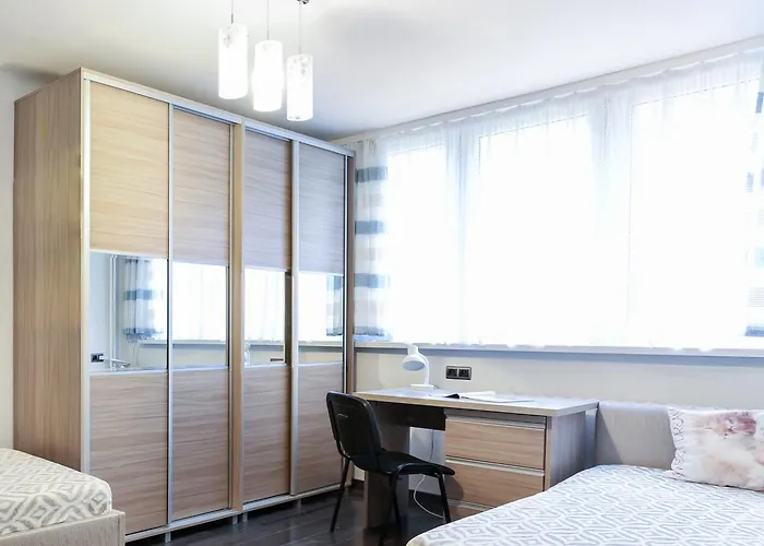 3 Bedrooms Comfy Flat Celarowska Kraków, Polska