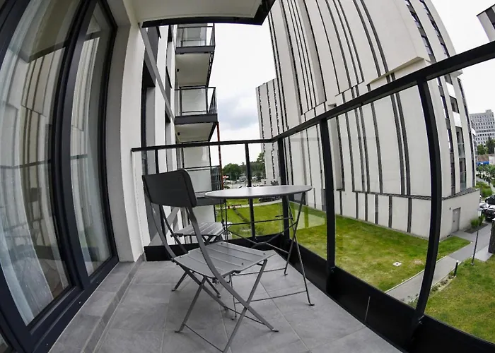 Elegant Two-Room Apartment, Sleeps 4, Near Turon Arena, Balcony ,Air Condition Краків, Польща