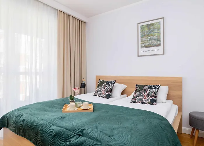 Przytulny I Przestronny Apartament W Krakowie Z Parkingiem Biurkiem I 2 Balkonami By Noclegi Renters, Польща