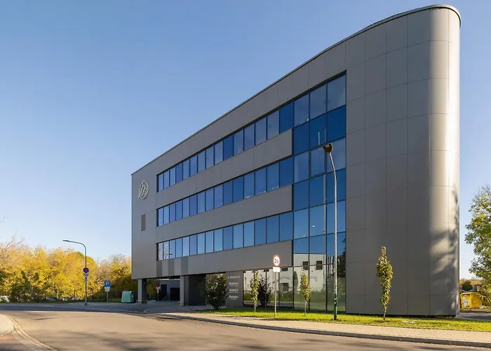 Modern Apartment With Parking Near Tauron Arena Krakow By Noclegi Renters, Polska