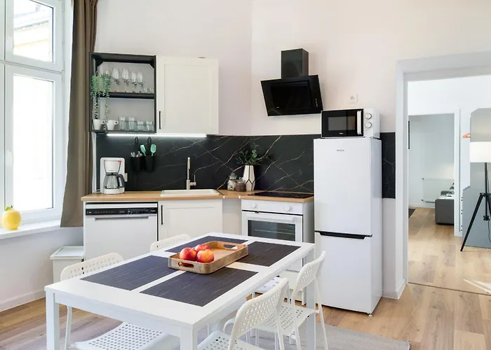Wawelove Pilsudskiego - 3 Bedroom Apt. With Balcony And Free Parking! Krakau, Polen