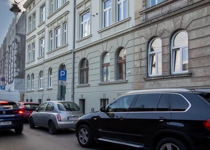 Barbacan Suites - Old Town Apartments - By Upstairs Краків, Польща