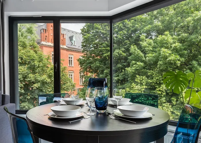 Modern View Of Planty Park By Fragola Apartments Cracovia, Polonia