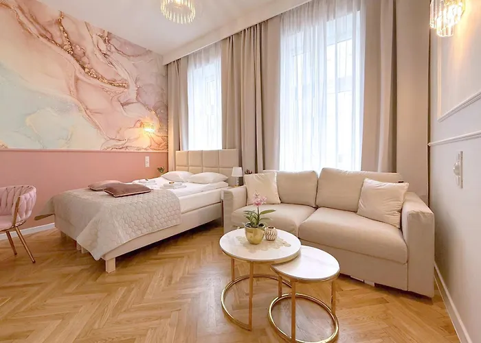 Upscale Apartments - Ac In Rooms, Ensuite Bathrooms, Lift - 8 Mins To Main Square Cracovia, Polonia