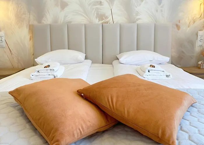 Upscale Apartments - Ac In Rooms, Ensuite Bathrooms, Lift - 8 Mins To Main Square Krakow, Poland