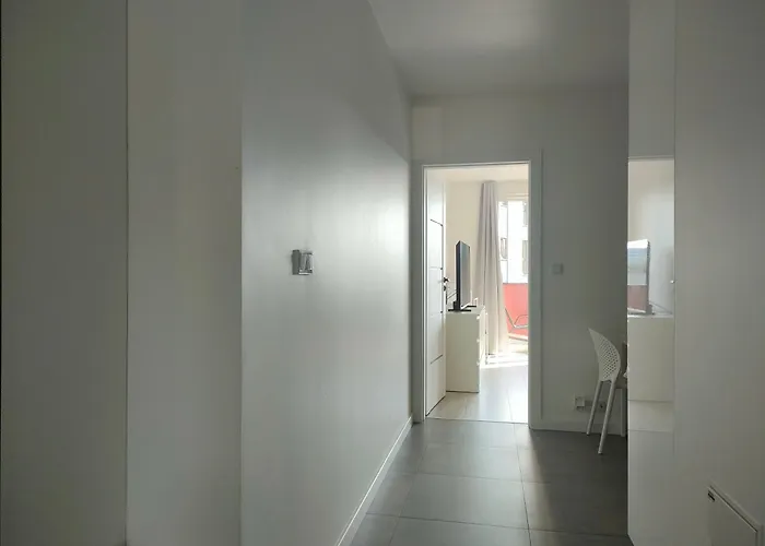3-Bedroom Apartment With 2 Free Parking Spots - Tauron Arena Kraków, Polska